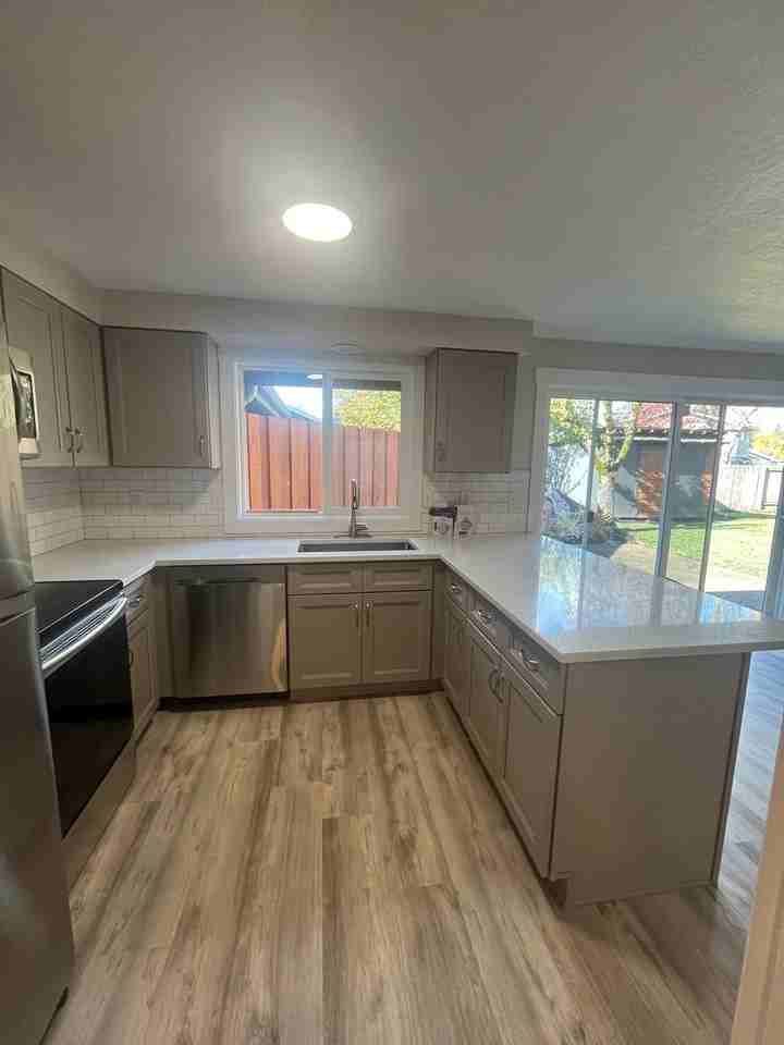 2762 Gilham Rd - Photo 3 of 20
