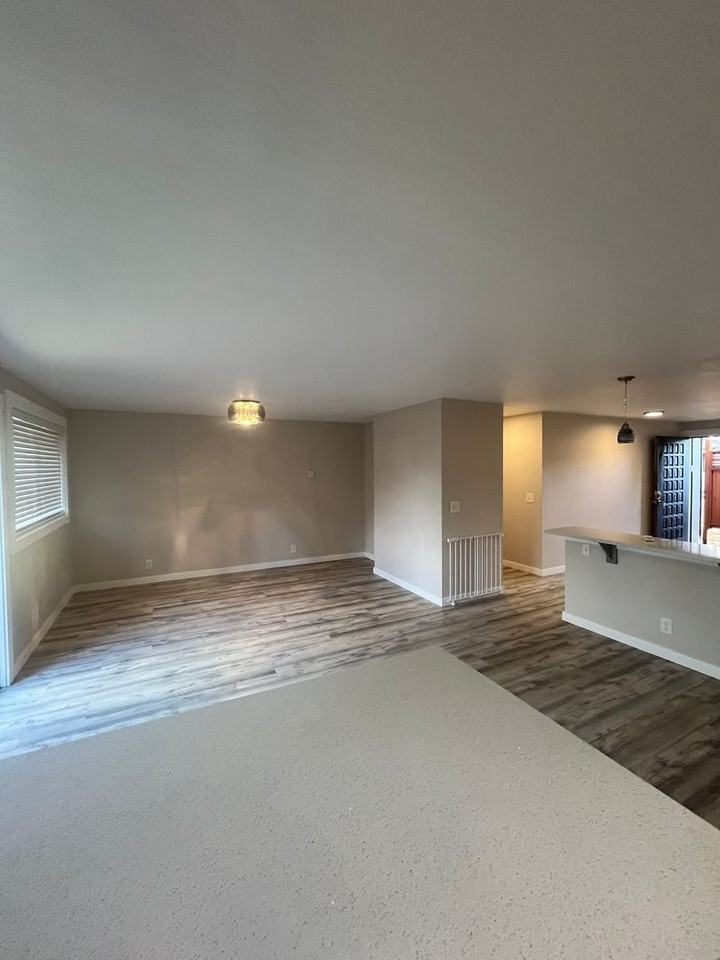 2762 Gilham Rd - Photo 6 of 20