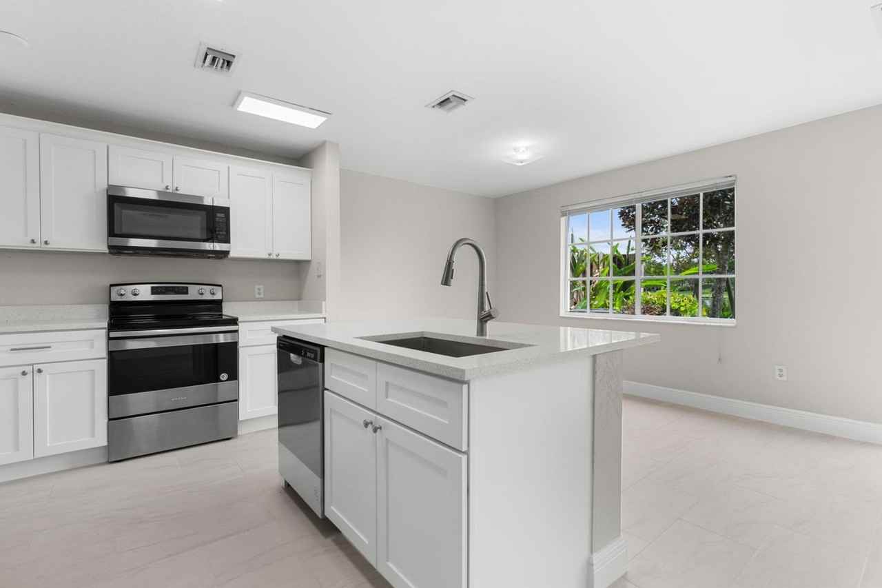 6728 Old Farm Trl - Photo 3 of 21