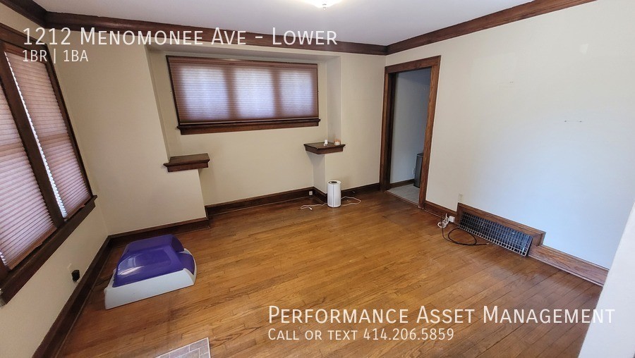 1212 Menomonee Ave - Photo 2 of 11