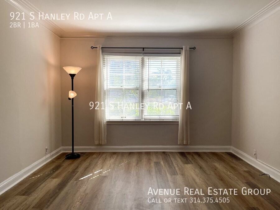 921 S Hanley Rd Apt A - Photo 2 of 10