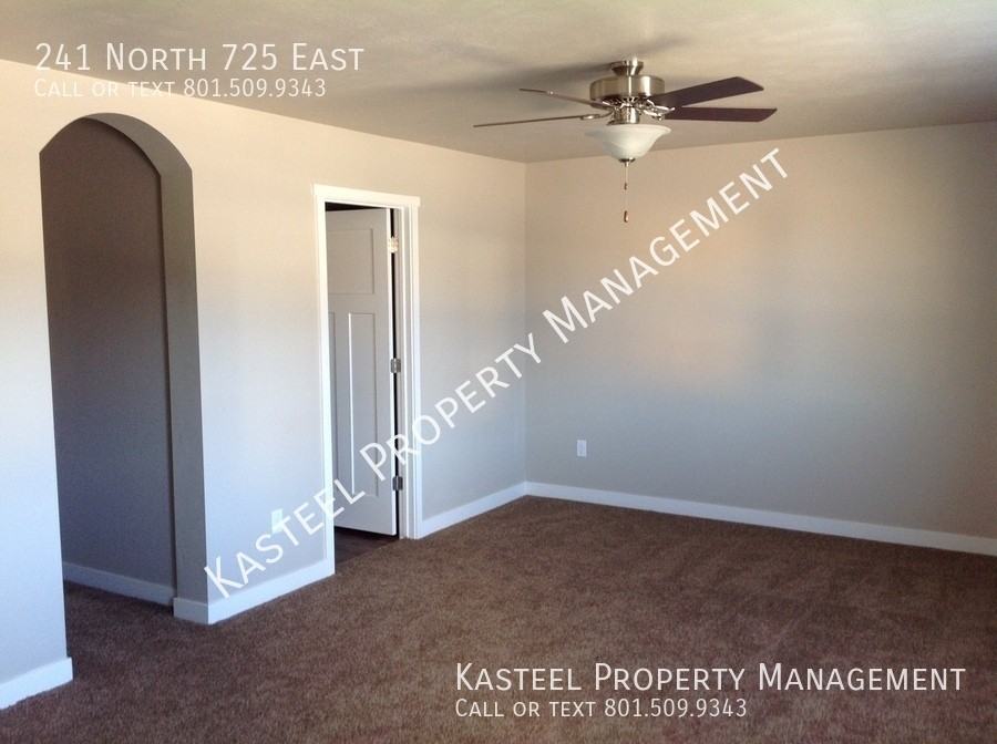 241 N 725 E - Photo 3 of 11