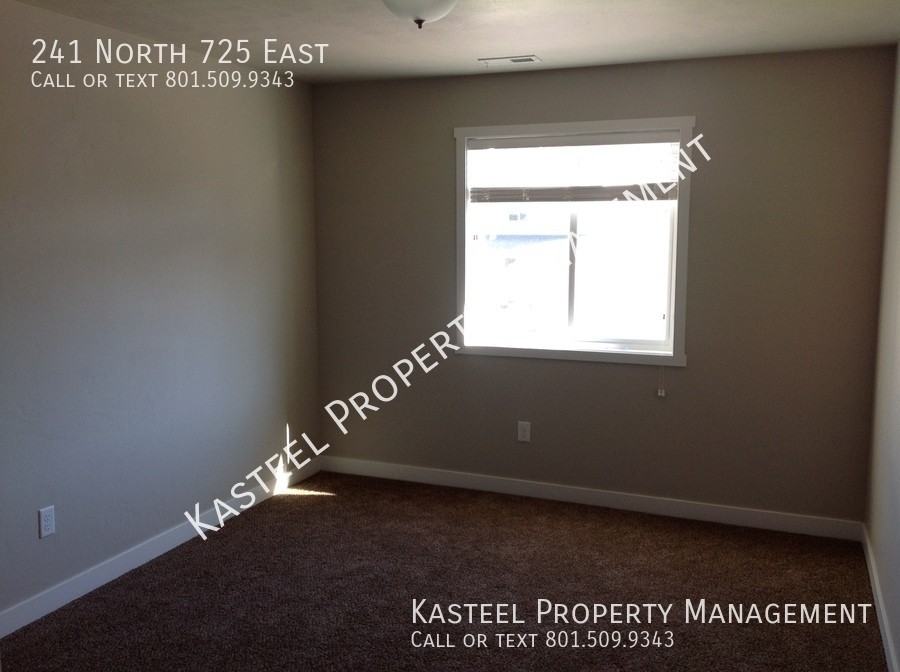 241 N 725 E - Photo 5 of 11