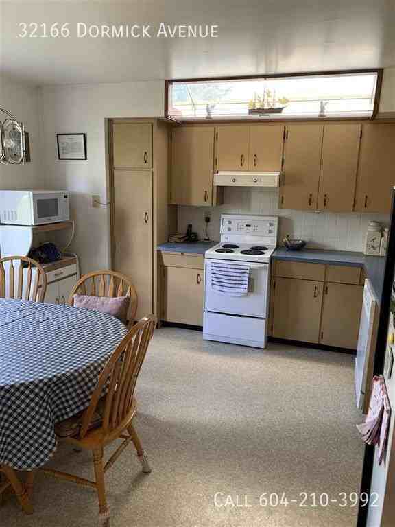 32166 Dormick Ave - Photo 2 of 17