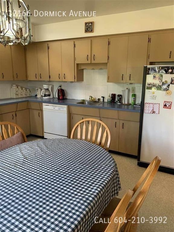 32166 Dormick Ave - Photo 3 of 17