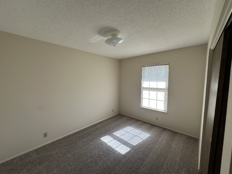 703 Devonshire Dr - Photo 3 of 11