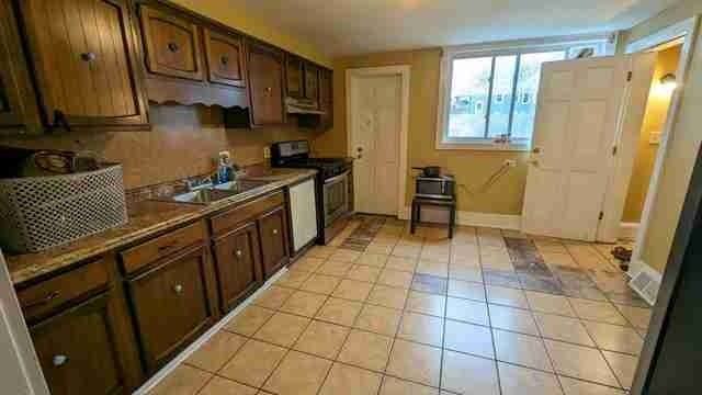 14 Grant St #1 - Photo 4 of 12