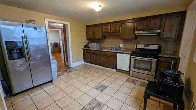 14 Grant St #1 - Photo 5 of 12