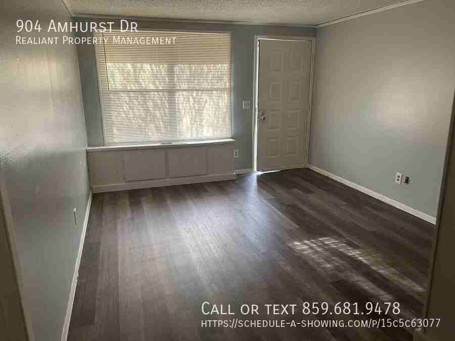 904 Amhurst Dr - Photo 3 of 38