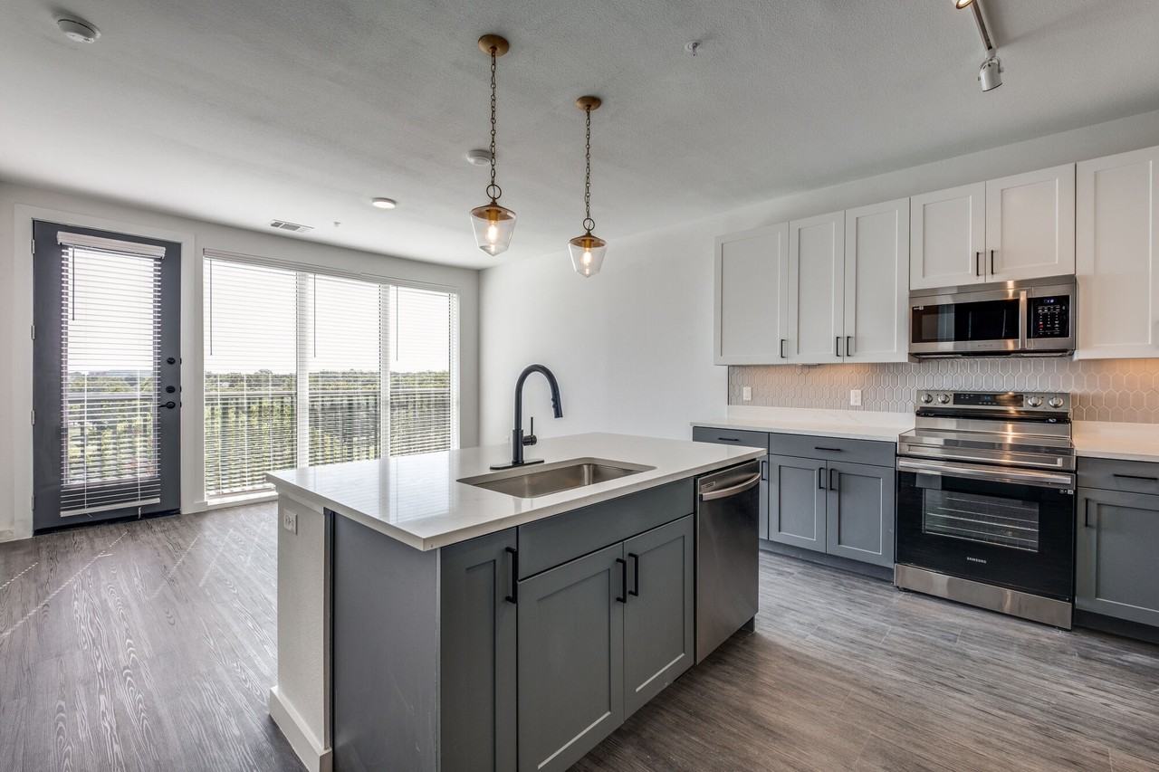 Zang Flats - Photo 7 of 19