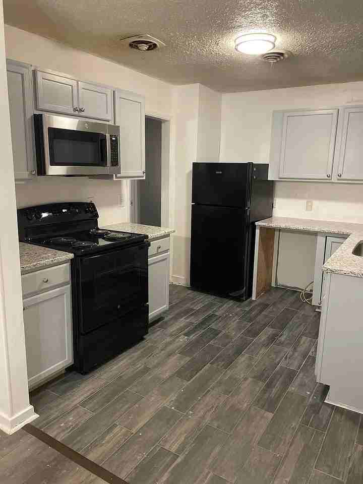 4063 Tara Dr - Photo 3 of 7