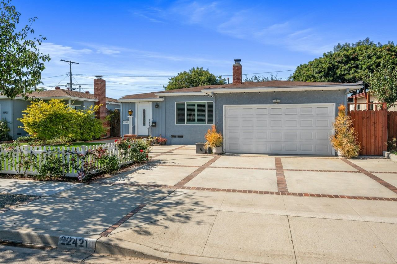 22421 Marjorie Ave - Photo 3 of 38