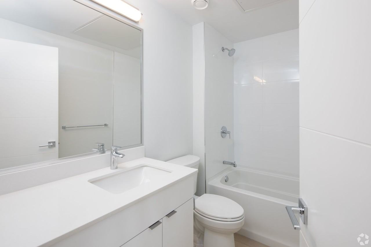 7907 Edmonds St - Photo 5 of 9