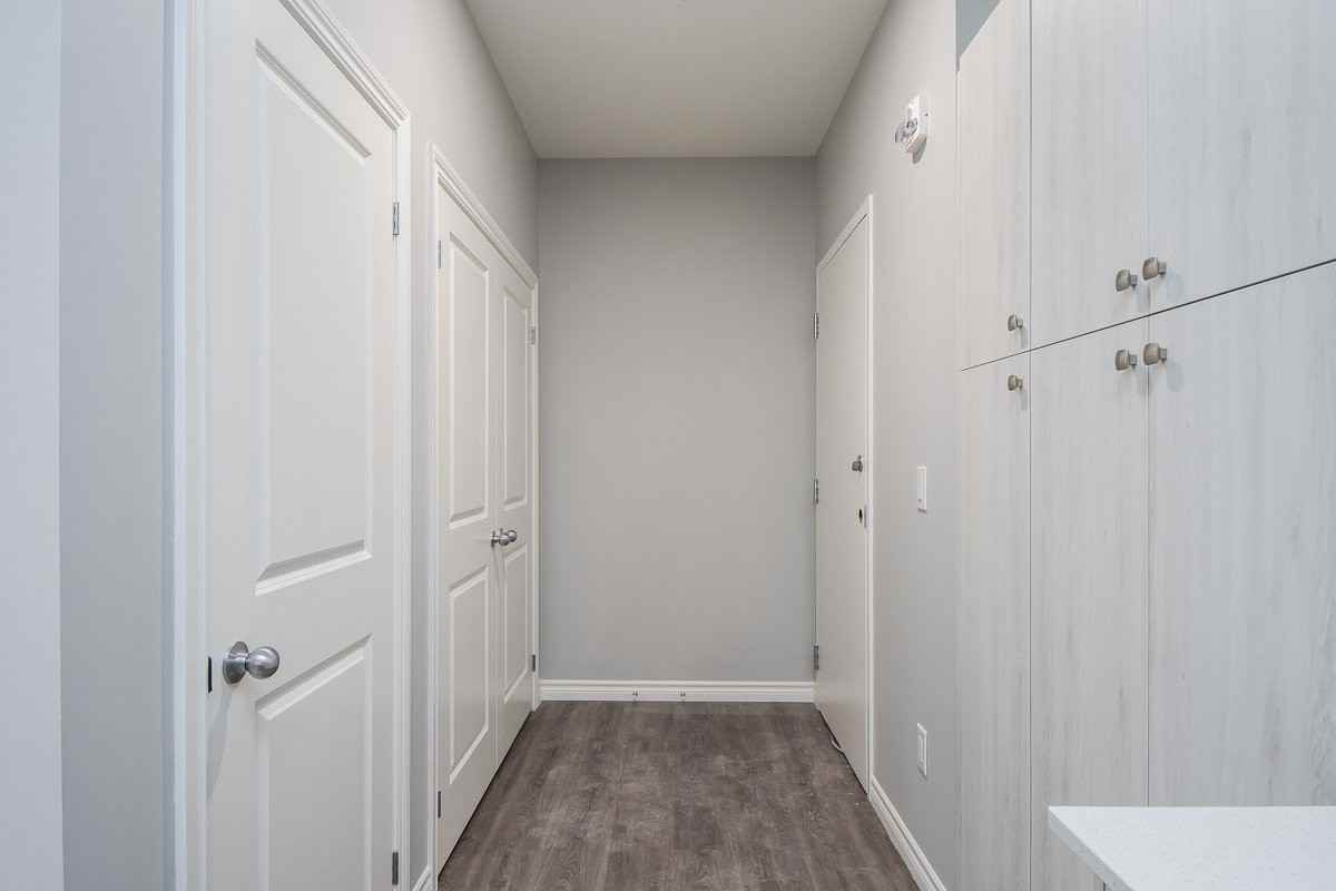 513 Dundas St E - Photo 4 of 12