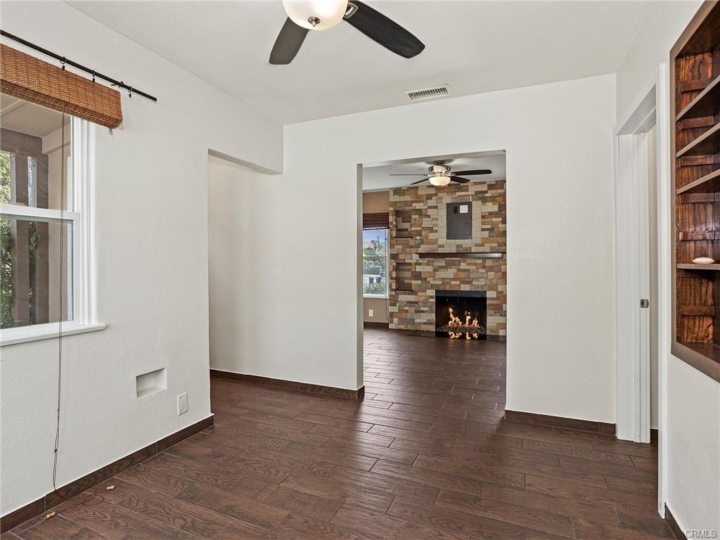 1111 N Screenland Dr - Photo 2 of 8