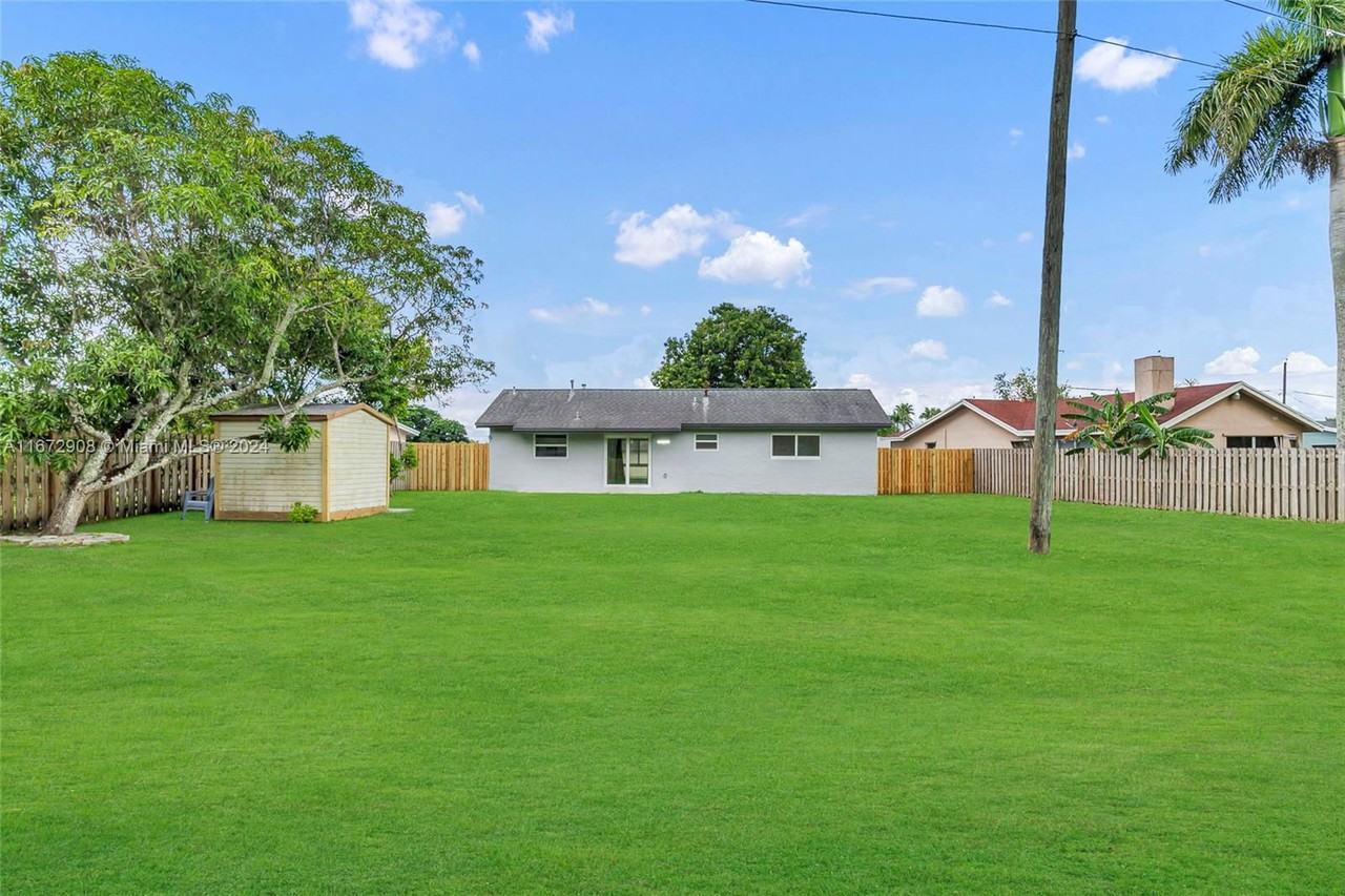 11300 Nw 45th Pl - Photo 2 of 8