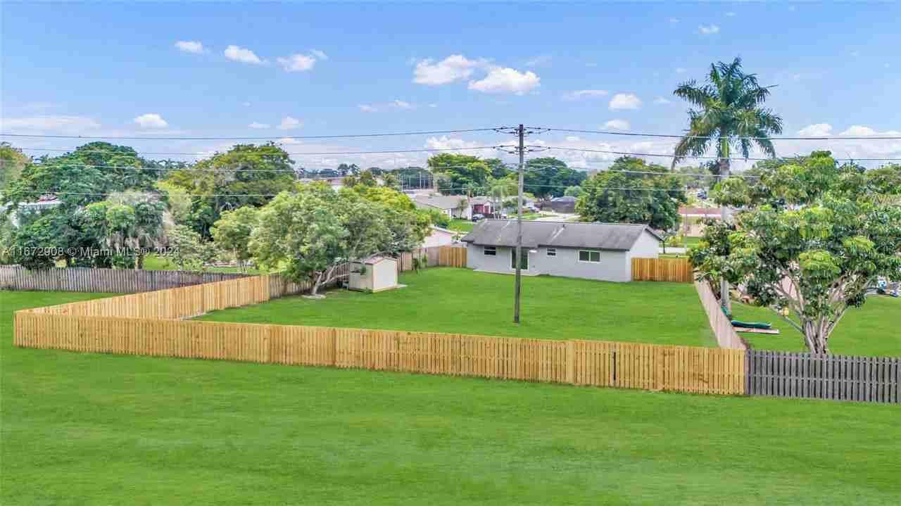 11300 Nw 45th Pl - Photo 3 of 8