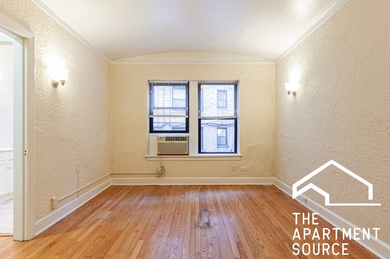 536 W Arlington Pl #116 - Photo 2 of 7