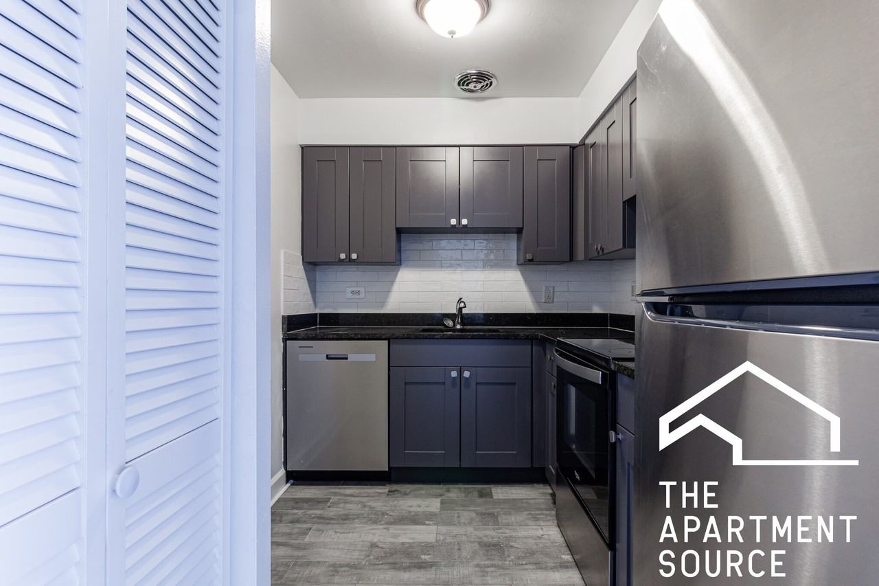 3825 N Pine Grove Ave #501 - Photo 2 of 14