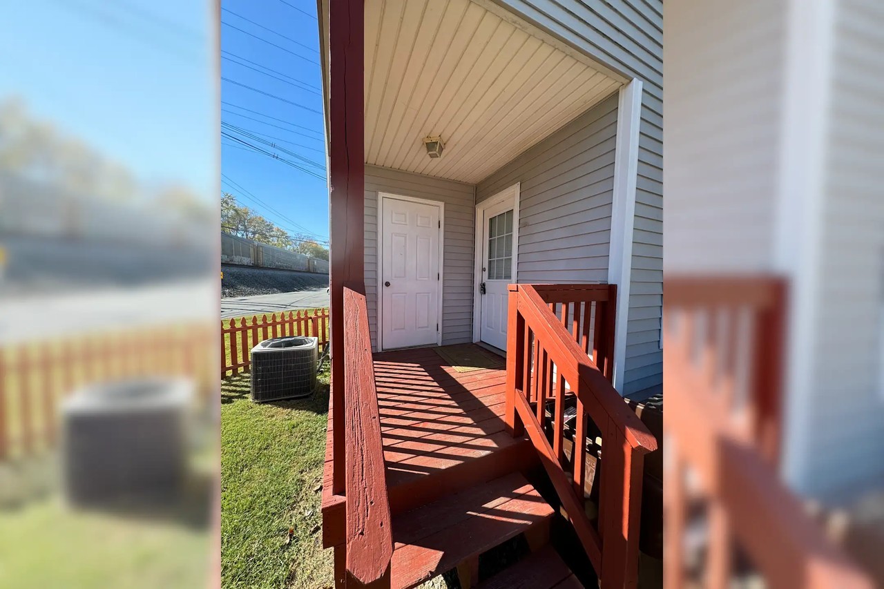 1201 Ormsby Ln - Photo 3 of 22