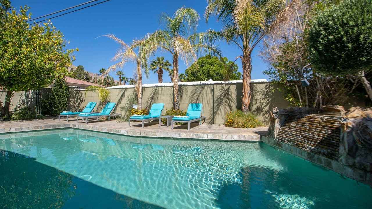 590 W Pico Rd - Photo 2 of 26