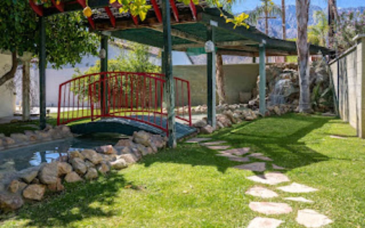 590 W Pico Rd - Photo 4 of 26