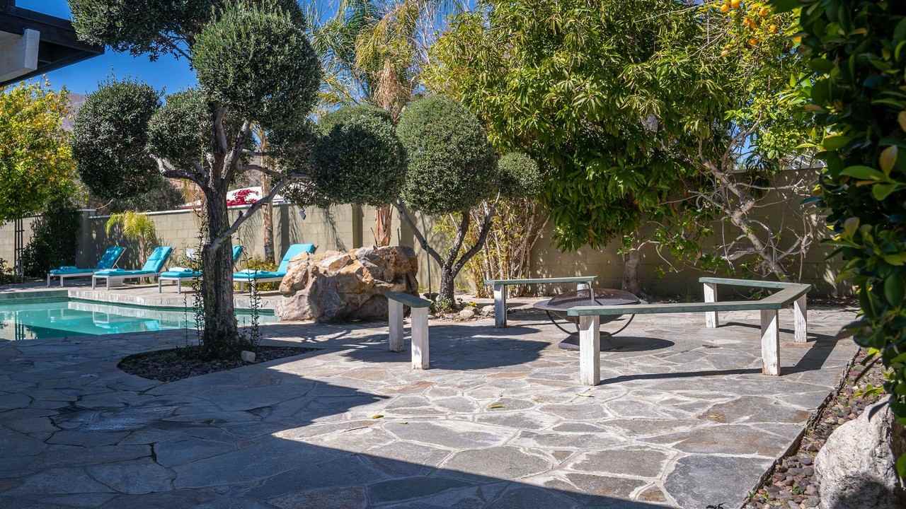 590 W Pico Rd - Photo 5 of 26