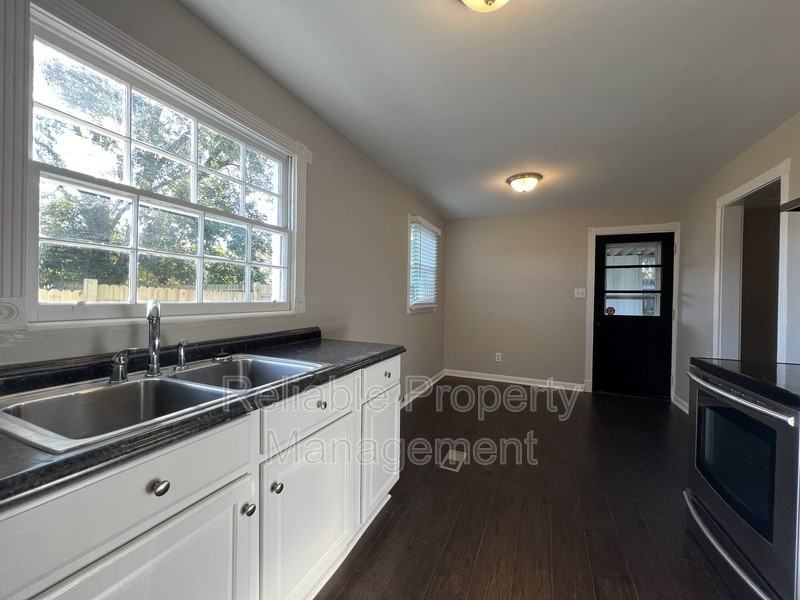 2856 Cornwallis Rd - Photo 7 of 37