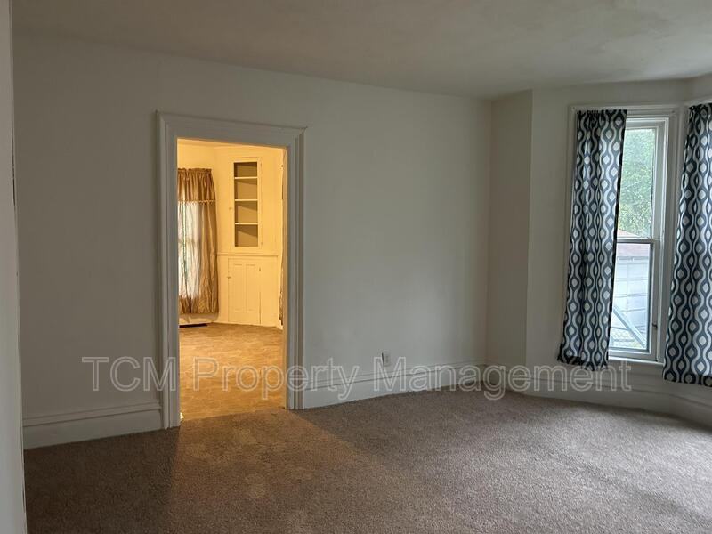 1308 E North St - Photo 3 of 13