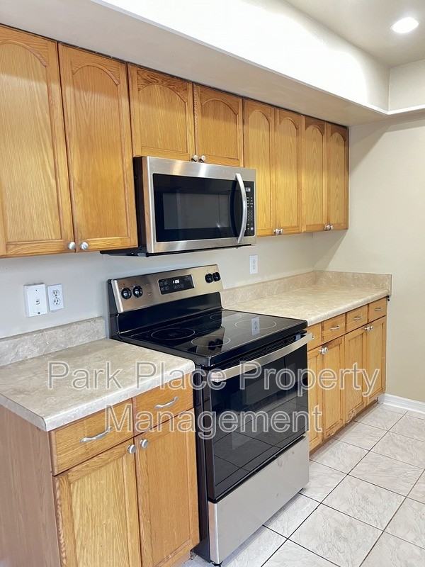 3225 Oak Lawn Pl #203