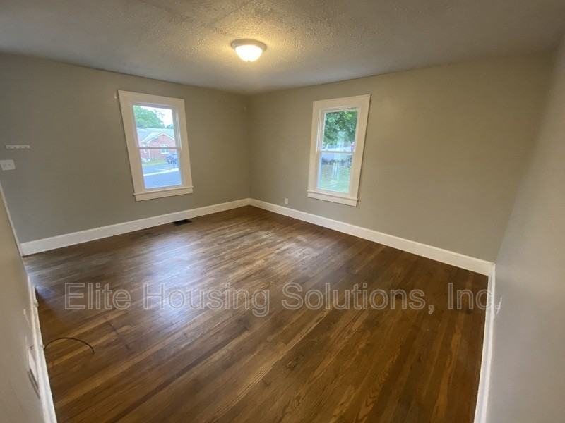 765 N 8th St - Photo 3 of 18