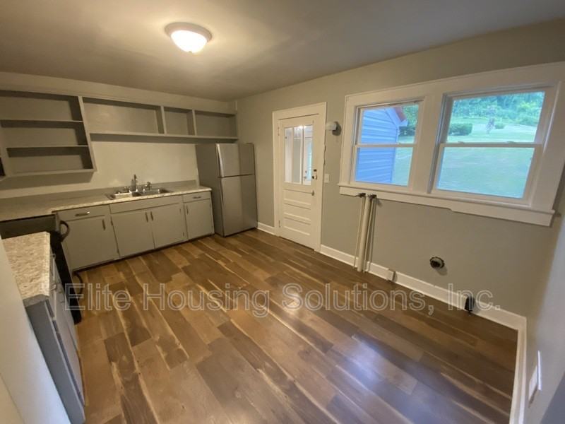 765 N 8th St - Photo 4 of 18