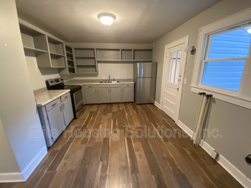 765 N 8th St - Photo 5 of 18