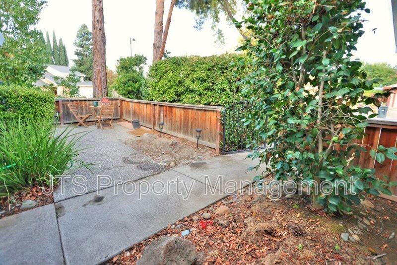 7400 Deltawind Dr - Photo 7 of 50