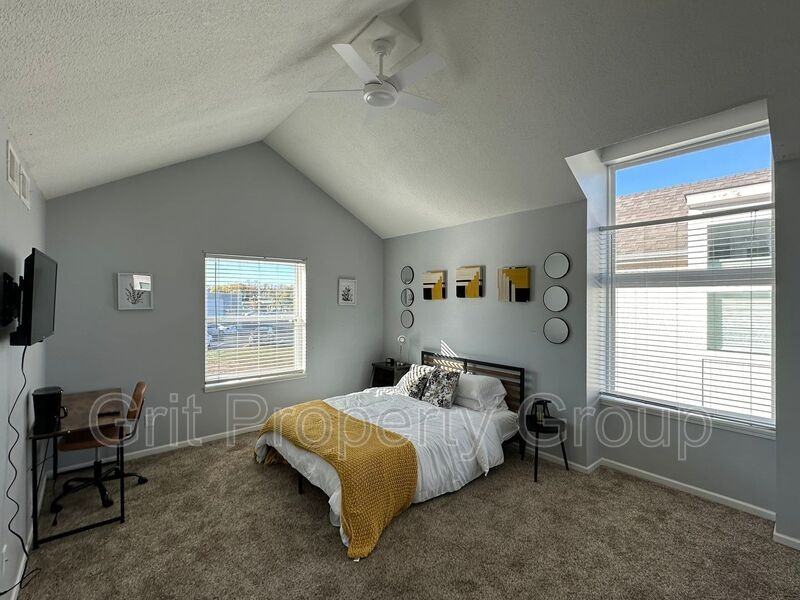 11023 Askew Ave #3 - Photo 2 of 5