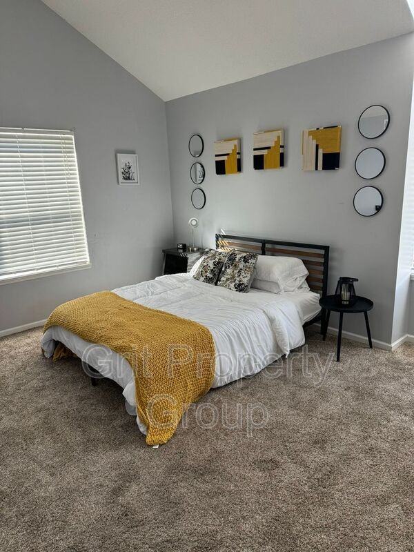 11023 Askew Ave #3 - Photo 3 of 5