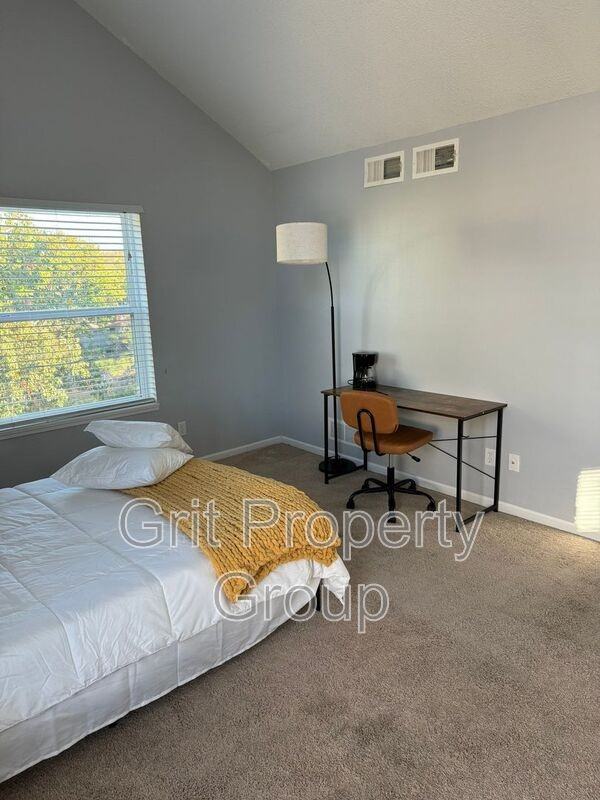 11019 Askew Ave #2 - Photo 3 of 6