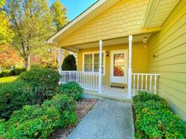 featured image of 15 Spring Village Ln