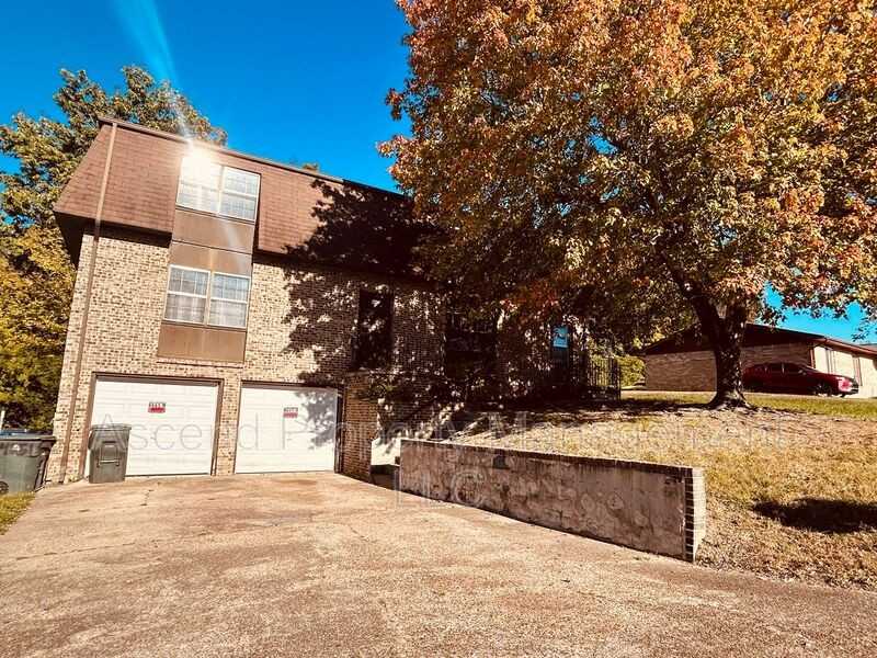 4653 Cary Ln - Photo 2 of 13