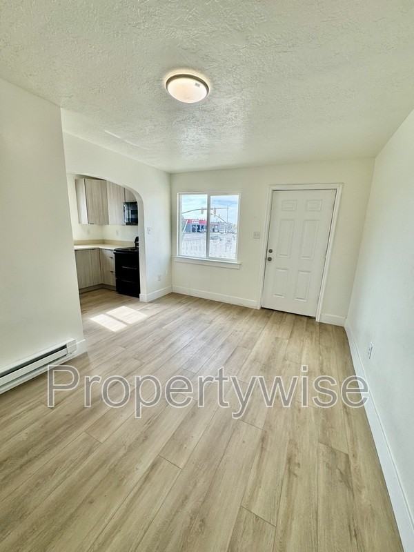 420 20th St #3 - Photo 4 of 10