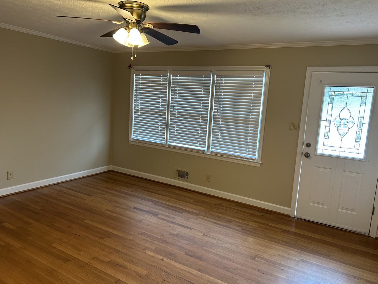 411 Dora St - Photo 2 of 8