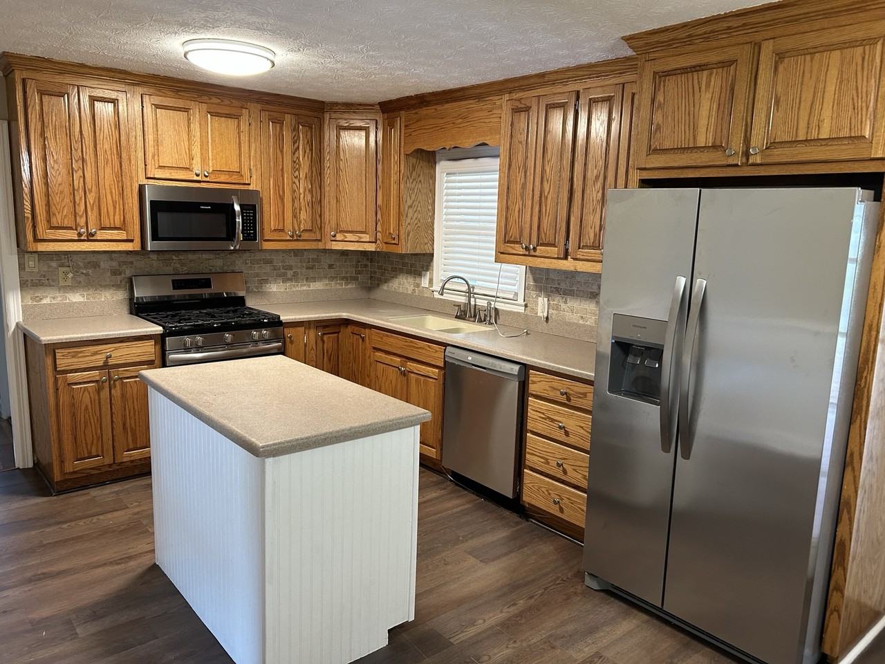 411 Dora St - Photo 3 of 8
