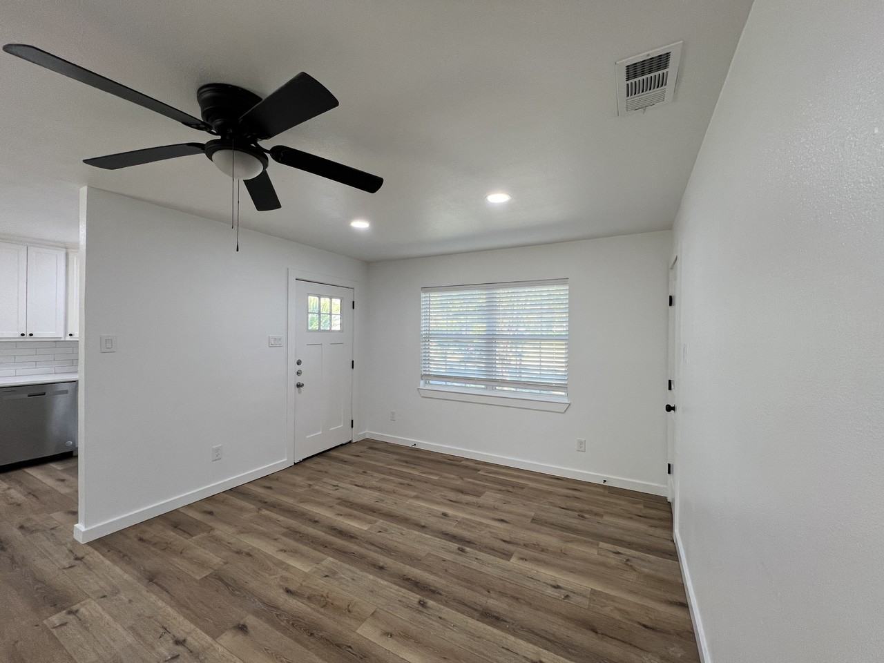 618 Pleasant Valley Rd - Photo 4 of 28