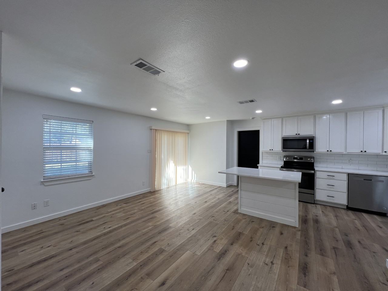 618 Pleasant Valley Rd - Photo 6 of 28