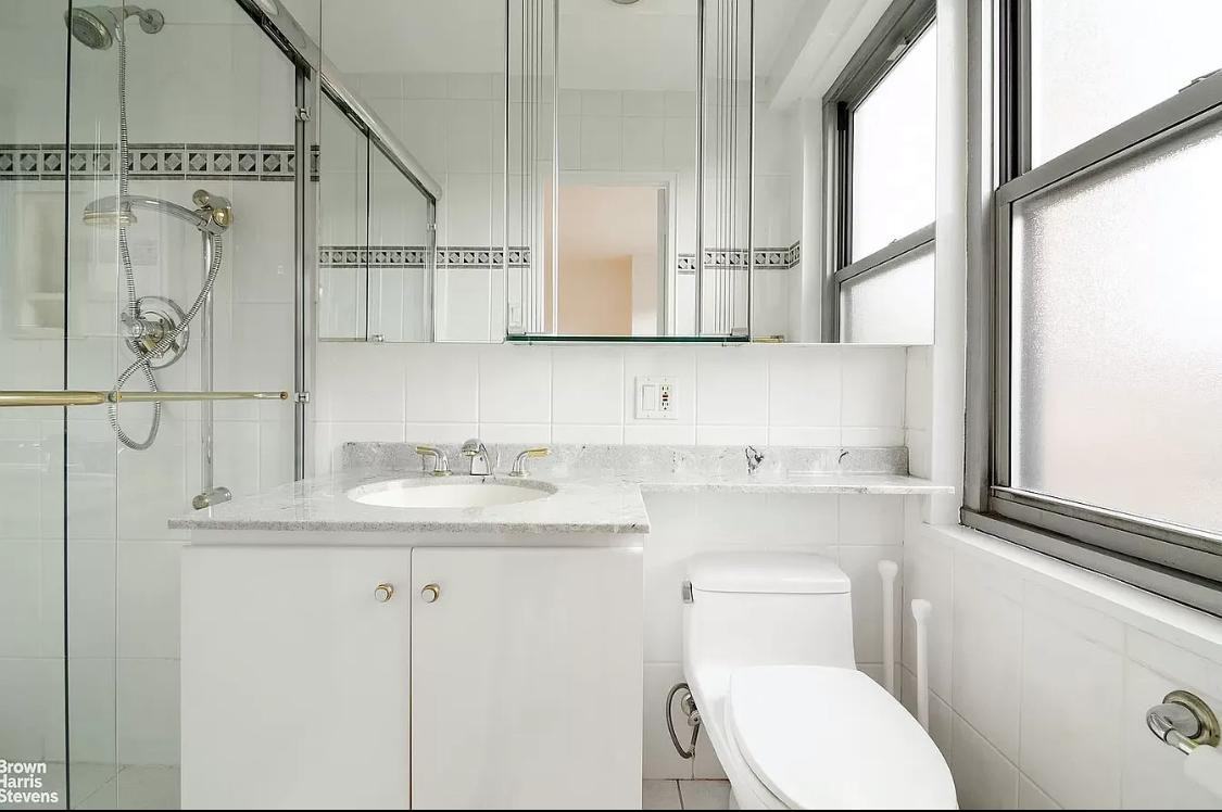 7025 Yellowstone Blvd - Photo 2 of 9