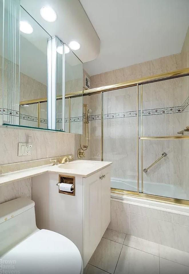 7025 Yellowstone Blvd - Photo 3 of 9