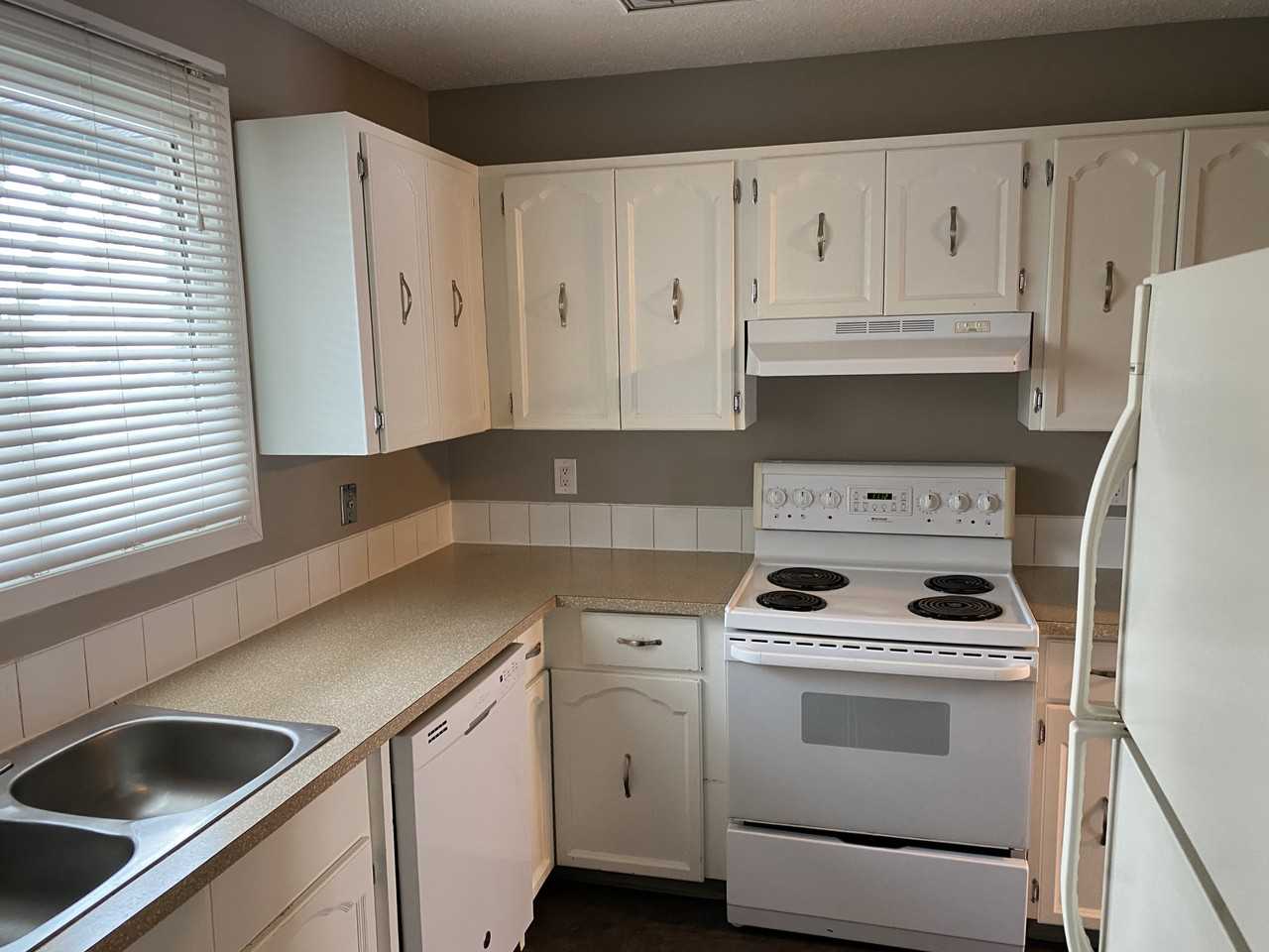 3311 142 Ave Nw - Photo 3 of 12