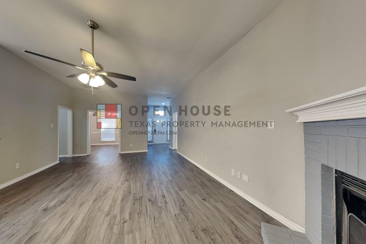 1927 Perry Dr - Photo 3 of 23