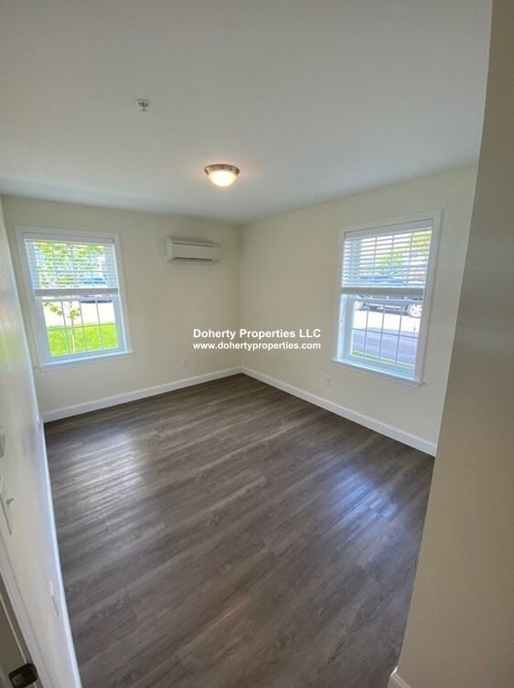 47 Saunders St #47 - Photo 2 of 4