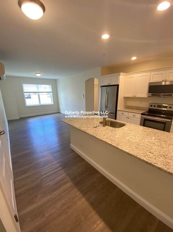 47 Saunders St #47 - Photo 3 of 4